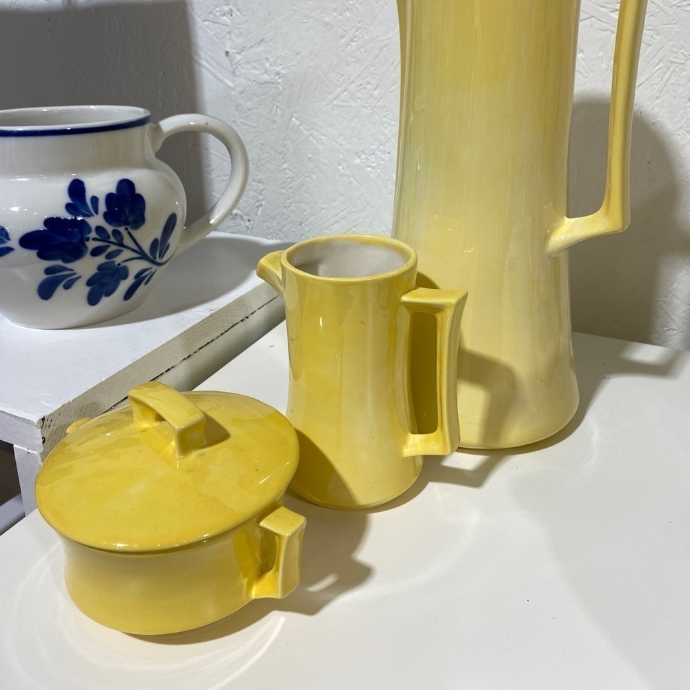 Arnel’s Vintage 3 Piece Tall Coffee Pot w/Sugar Dish and Creamer, set